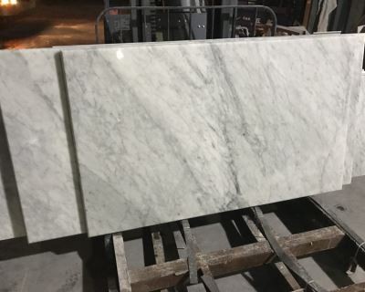 كرارا شريط الرخام الأبيض أعلى