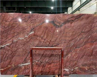 ألواح الرخام الأحمر الثورة